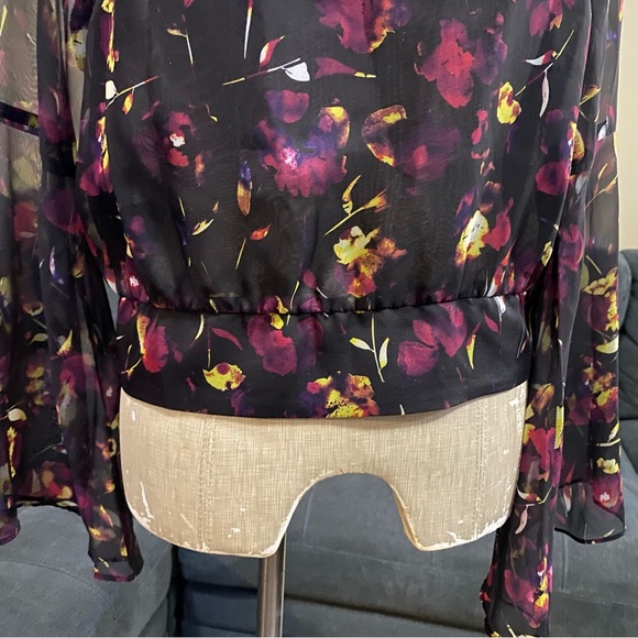 NWT bebe Bell Sleeve Chiffon Floral Top - Picture 8 of 16